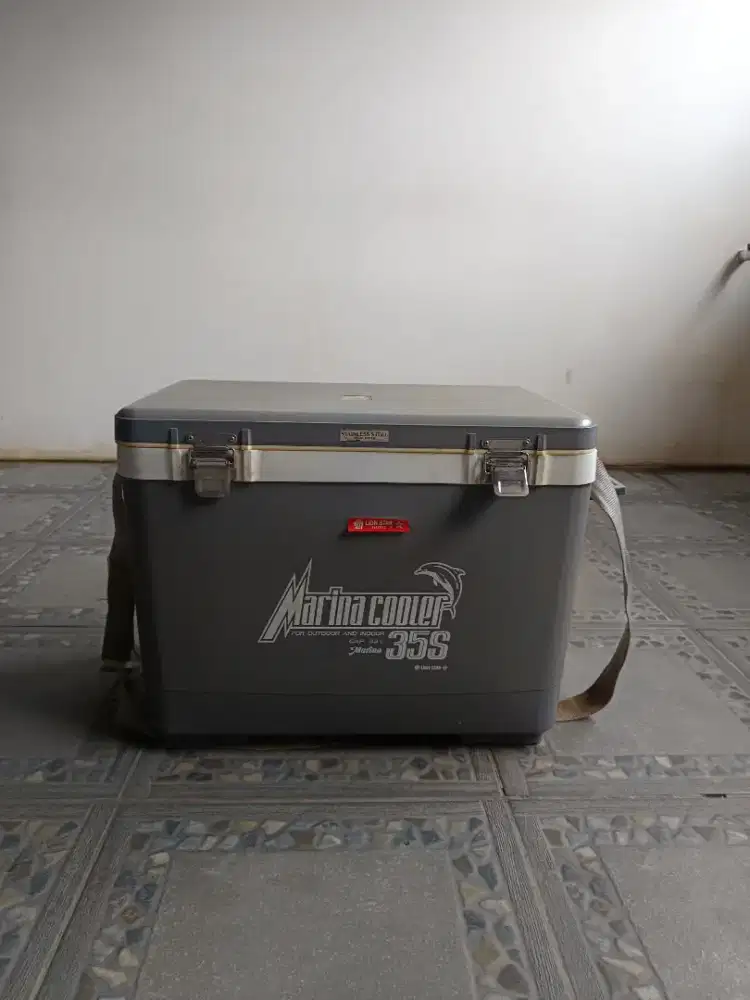 Box es batu/es krim/marina cooler 33L by.Lion star kondisi mulus