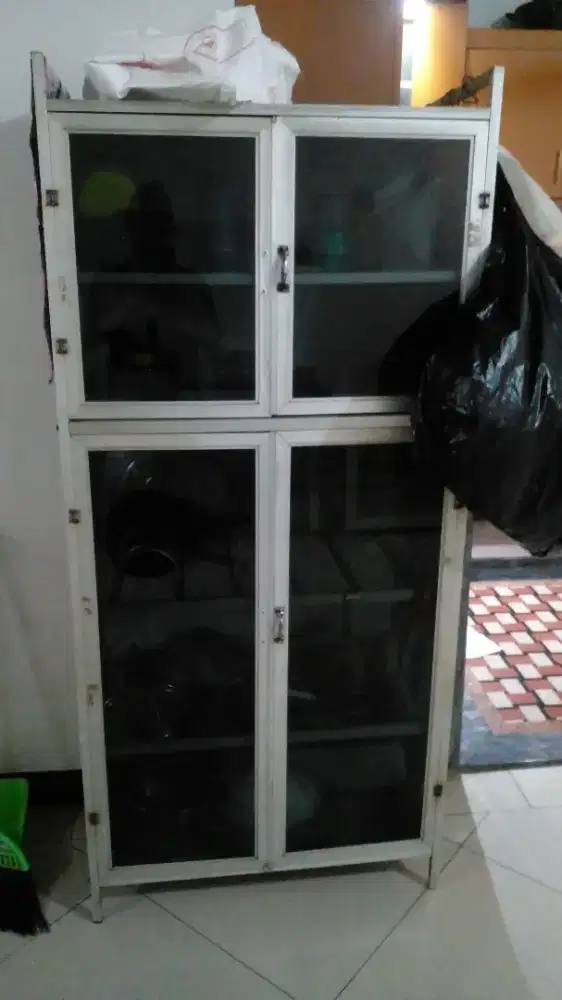 Lemari alumuniium makan