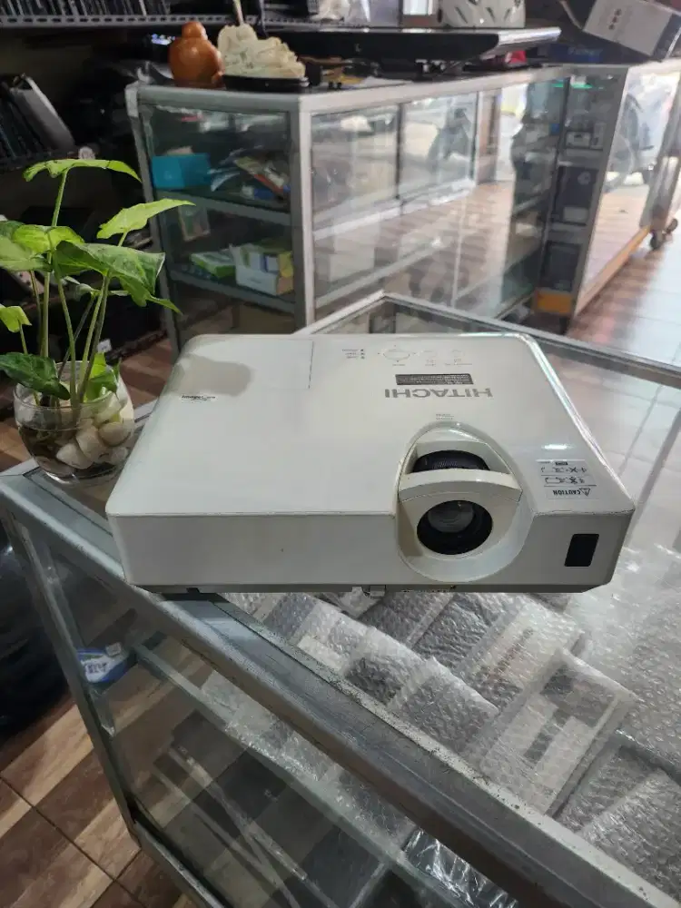 proyektor hitachi CP-X4041wn super mulus 4500 lumens mantap sekali