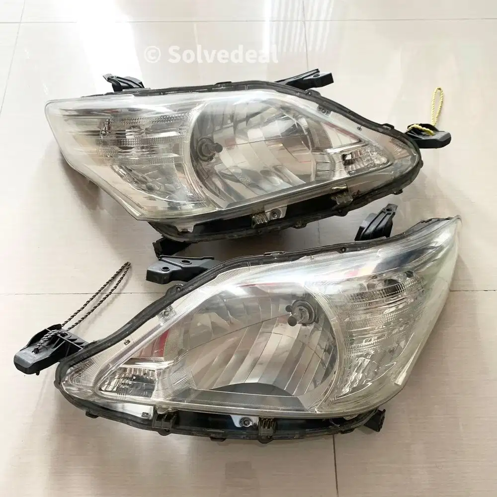 Headlamp Toyota Kijang Innova 2011–2015 Original — Kondisi Mulus
