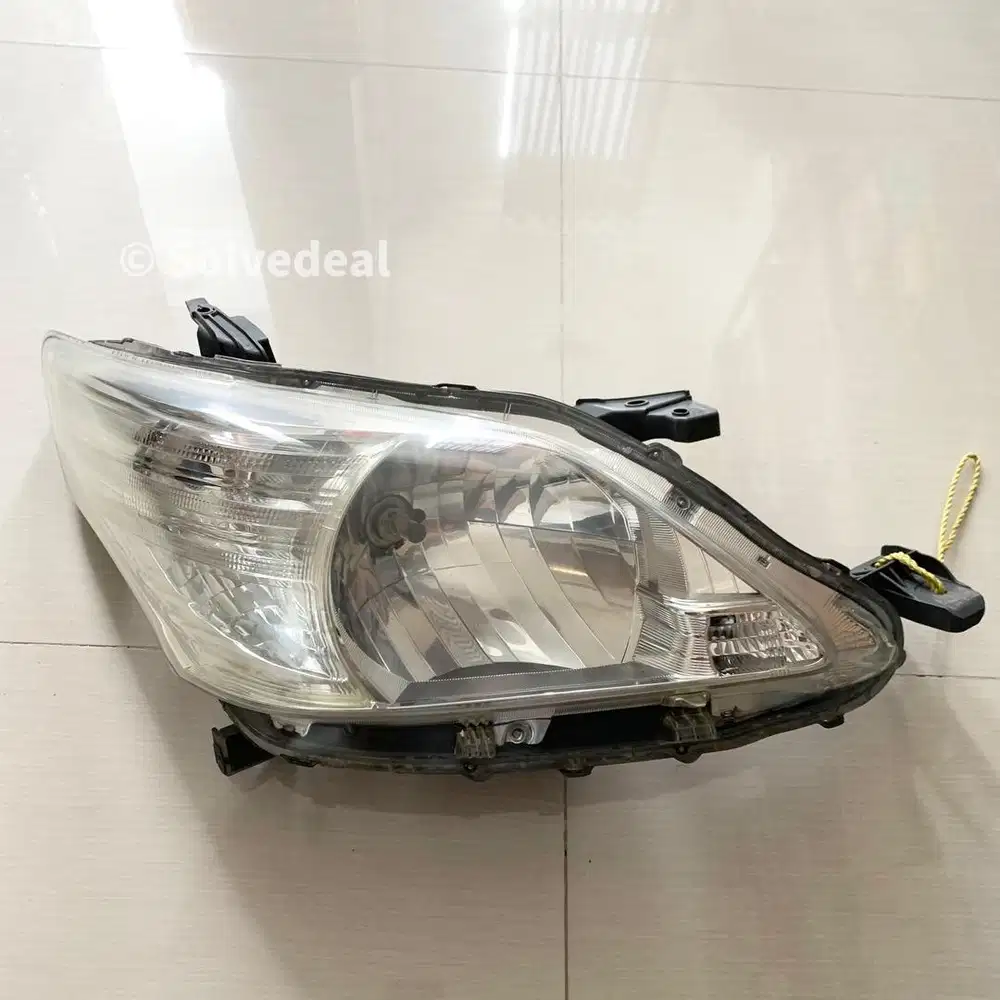 Headlamp Toyota Kijang Innova 2011–2015 Original — Kondisi Mulus