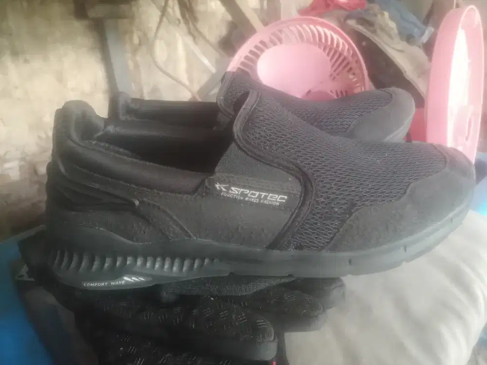 Sepatu spotec slip on