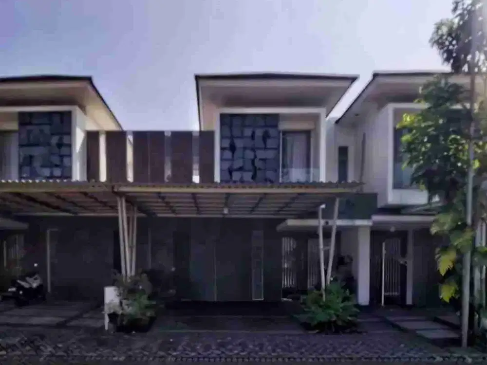 Lake View‼️Dijual Rumah Royal Residence - Wiyung