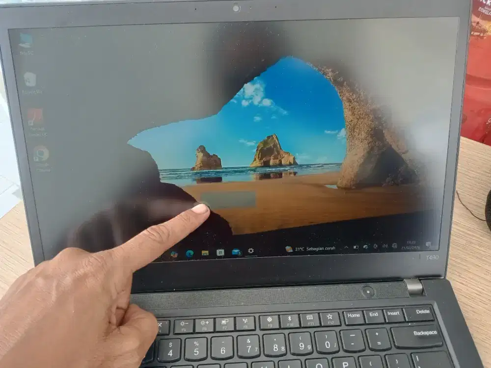 Laptop lenovo thinkpad T490 i5 generasi 8 ram ssd 256 ngebut