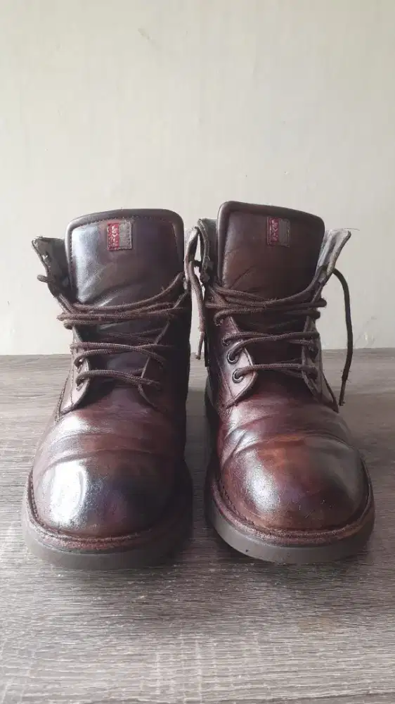 Sepatu Boots Levis