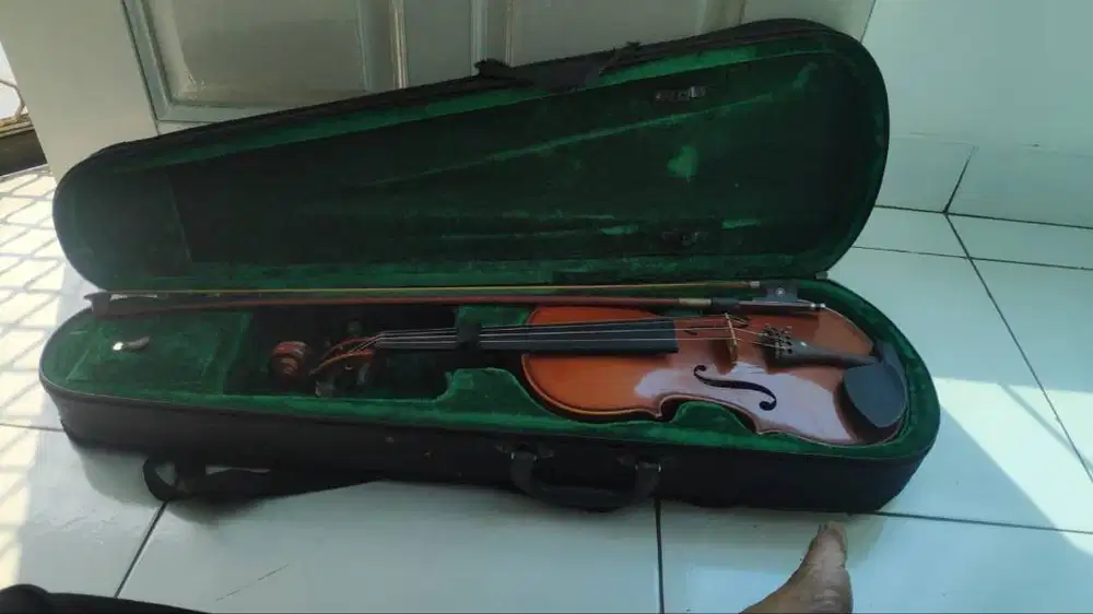 Dijual 1 set alat musik gesek BIOLA