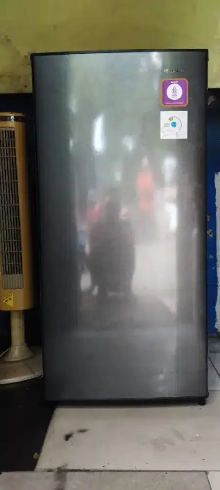 Kulkas Sharp sangat mulus