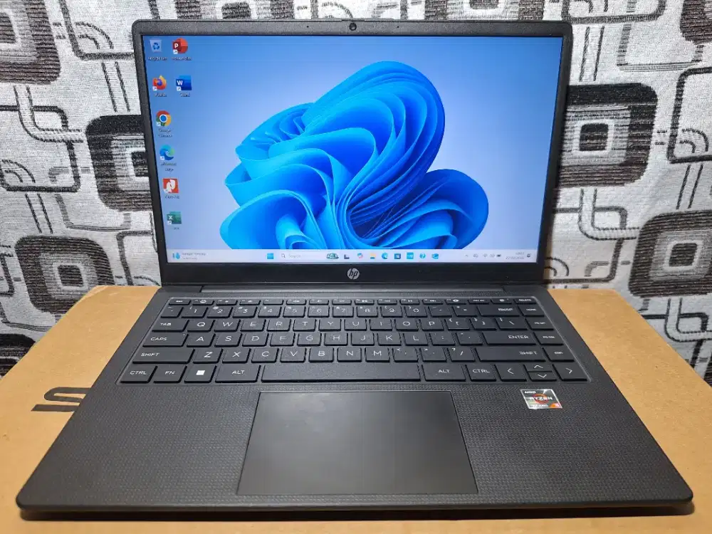 Laptop Hp 14 Ryzen 3 ram 8gb ssd 512gb layar Full HD slim mulus