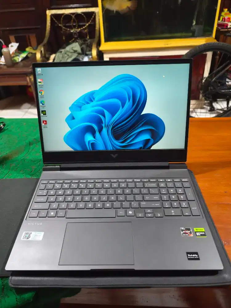 Laptop HP Victus 15 FB3744AX likenew