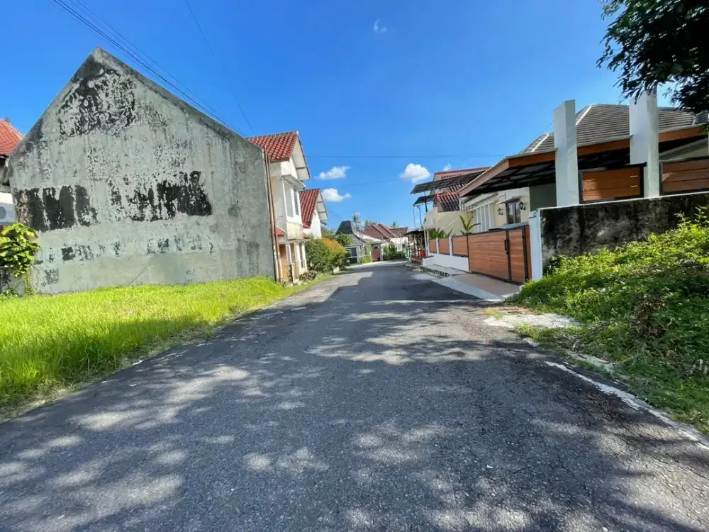 Dijual tanah kavling posisi HOOK lokasi sangat startegis Jl. Kaliurang (2 km) 6-7 menit dari kampus UII yogyakarta