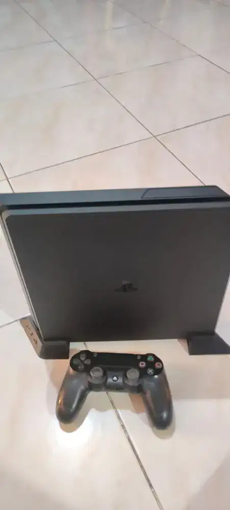 PS4 slim kondisi istimewa
