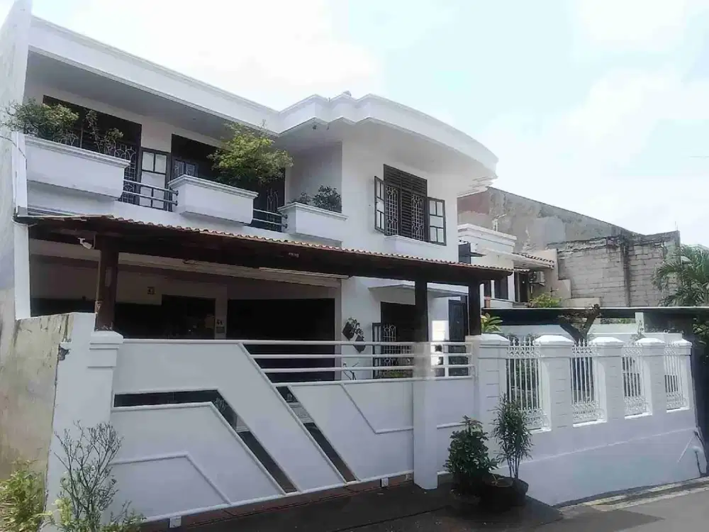 Rumah minimalis bagus ngantong 2 lantai lokasi strategis hunian dekat Pondok Indah Mall Dan Gandaria City semi furnished dijual Kebayoran Lama Jakarta Selatan