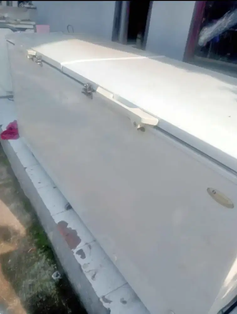 Freezer box 650 liter super dingin dan beku
