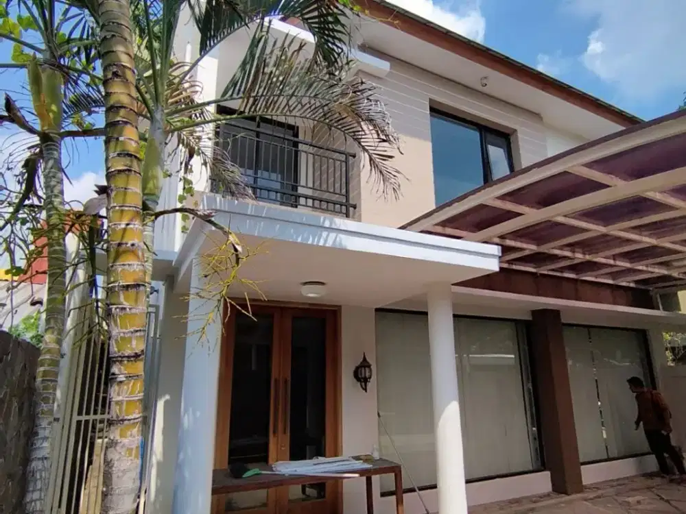 Dijual rumah LUAS MURAH 2 lantai lokasi maguwoharjo tengah kota yogyakarta, dekat yogyabay dan stadiun maguwo