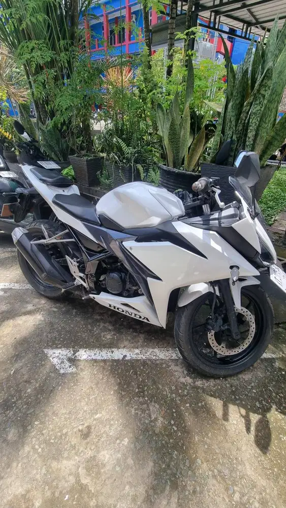 Honda CBR 150R tahun 2016 Generasi 4