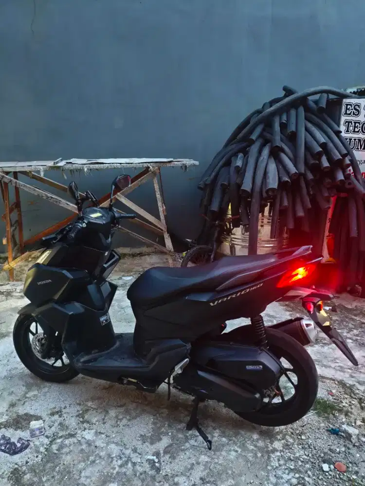 Vario 160 CBS Hitam Doff 2023