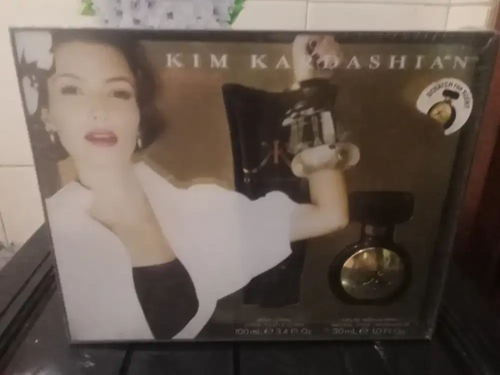 Body lotion dan parfum Kim Kardashian