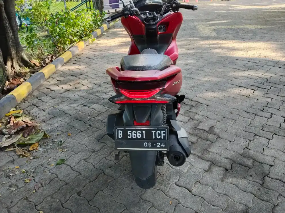 Honda PCX merah