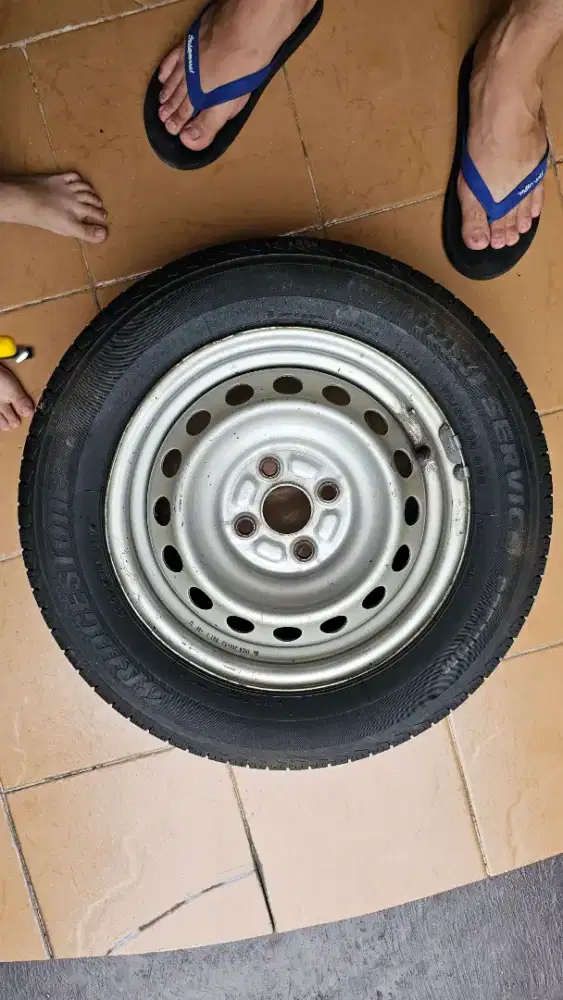 Velg kaleng R14 termasuk ban Bridgestone