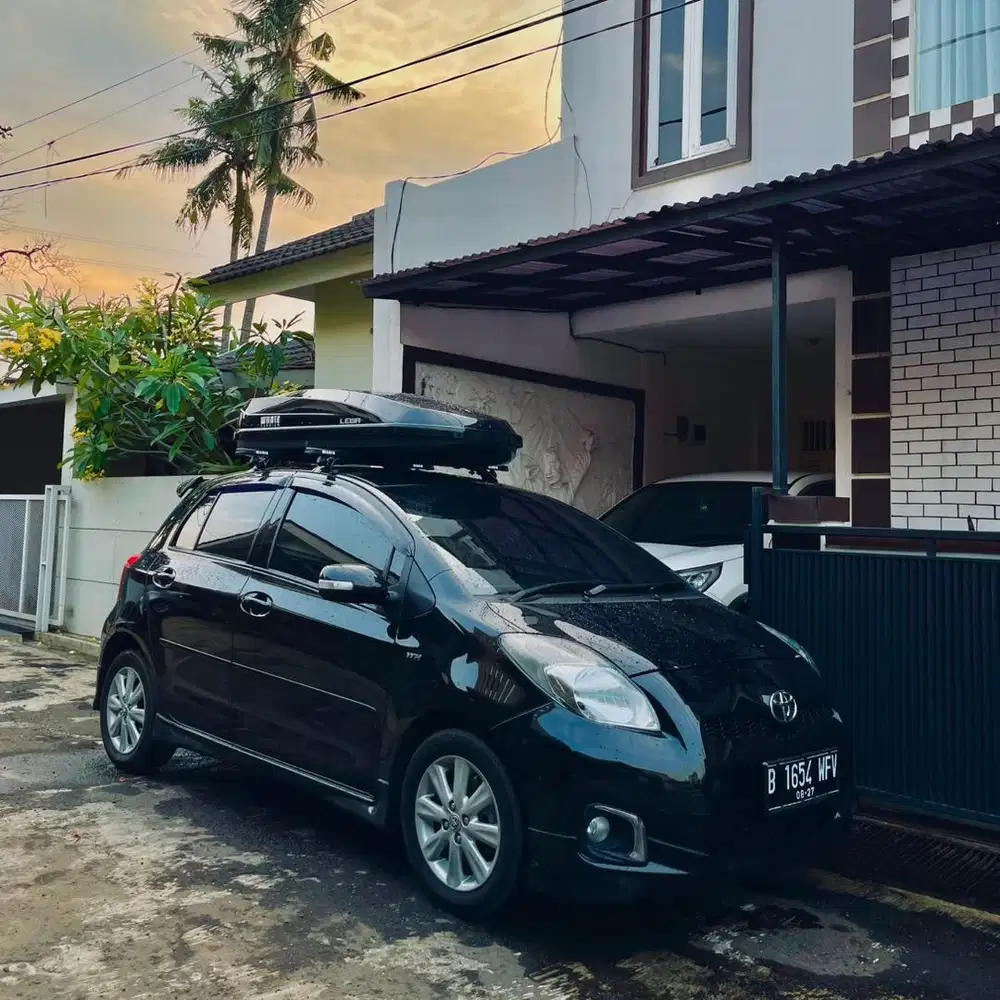 Roof Box Whale Lewa 550 liter & Cross Bar Whale Fix 120 cm