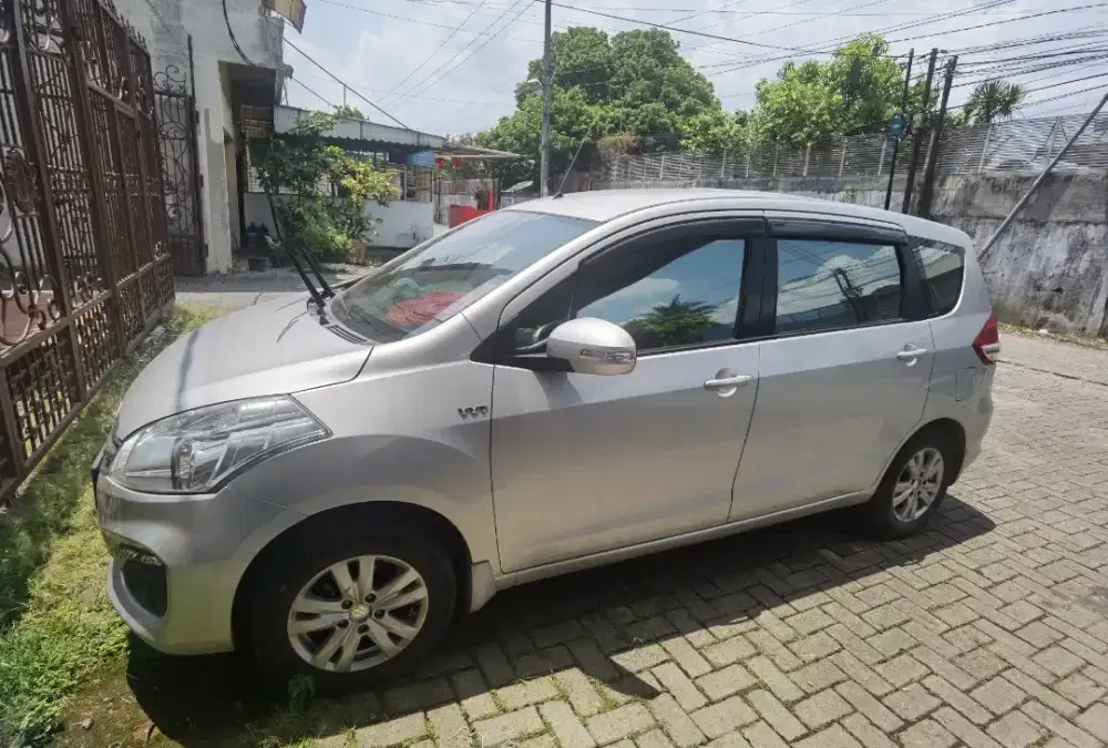 Ertiga SDX 4x2 M/T 2017 Abu Metalik