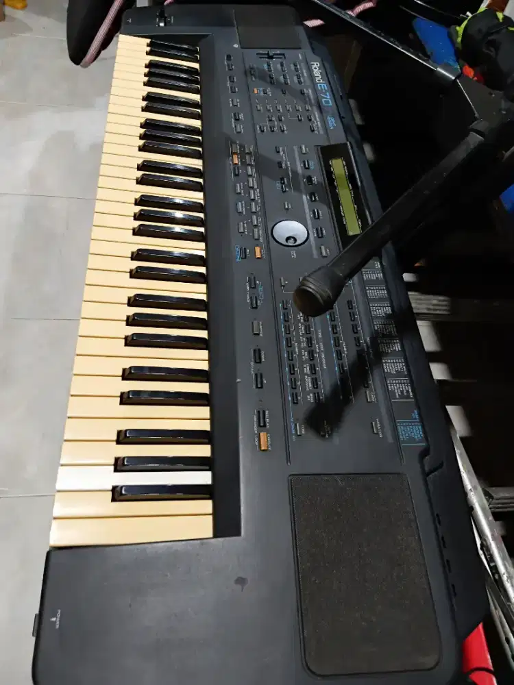 Keyboard roland e70 italy bqgus dan mulus