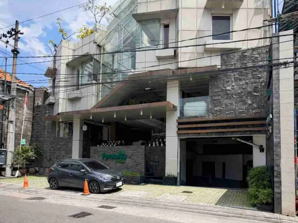 DIJUAL HOTEL AKTIF 4 LANTAI 28 KAMAR LOKASI PREMIUM DI RING 1 MALIOBORO 
YOGYAKARTA