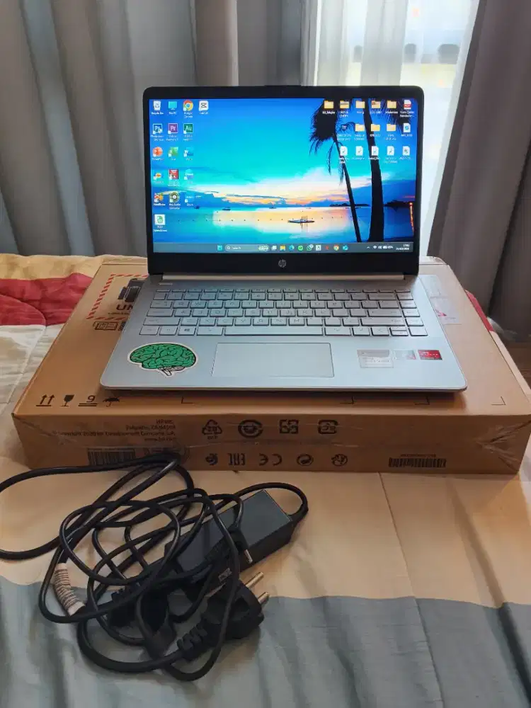 Laptop HP 14s Ryzen 3 Radeon Graphic