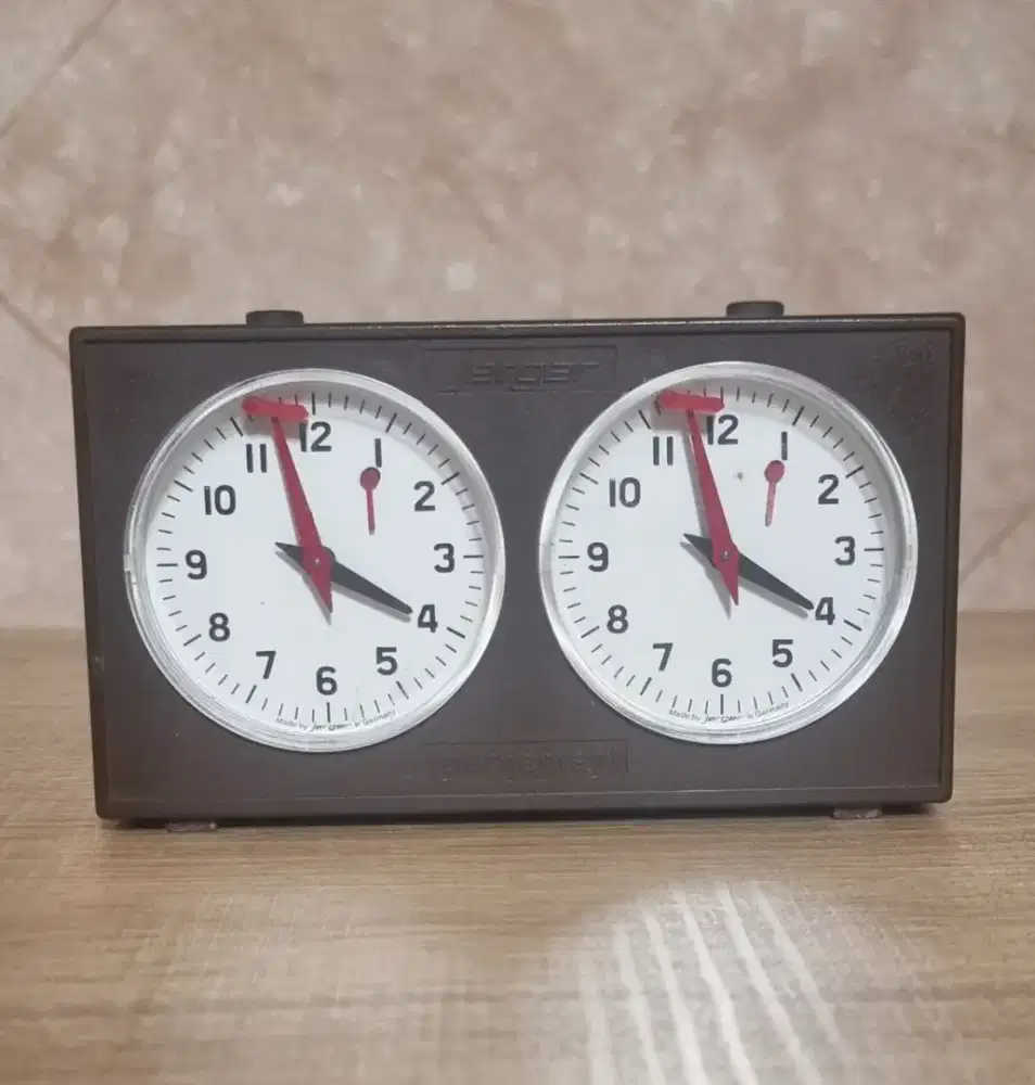 Jam Catur Vintage Manual Merk Jerger Buatan Jerman