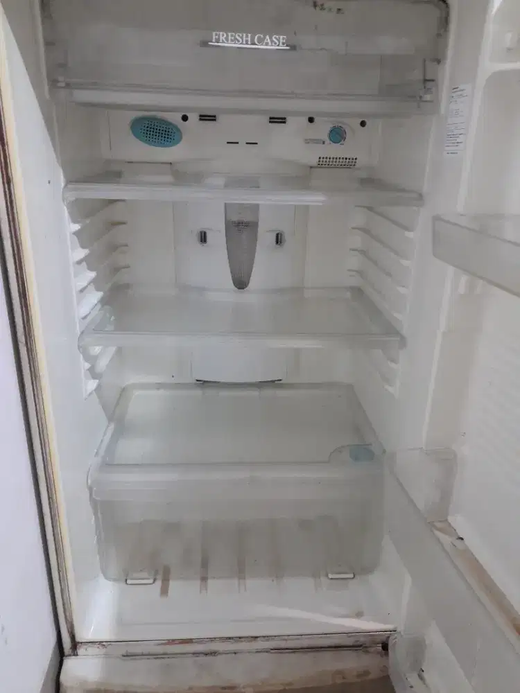 Kulkas SHARP 2 Pintu Dingin