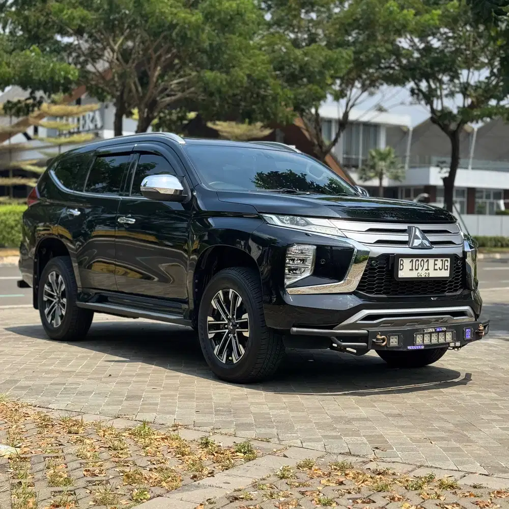Mitsubishi Pajero Sport 2.4 Dakar Matic Diesel 2023 Hitam AT