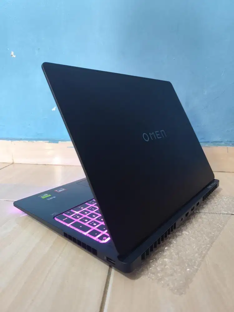 HP OMEN MAX 16 BNOB