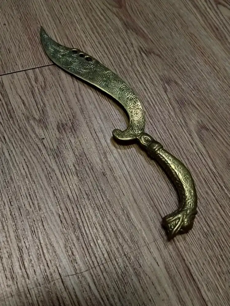 Kujang dari kuningan