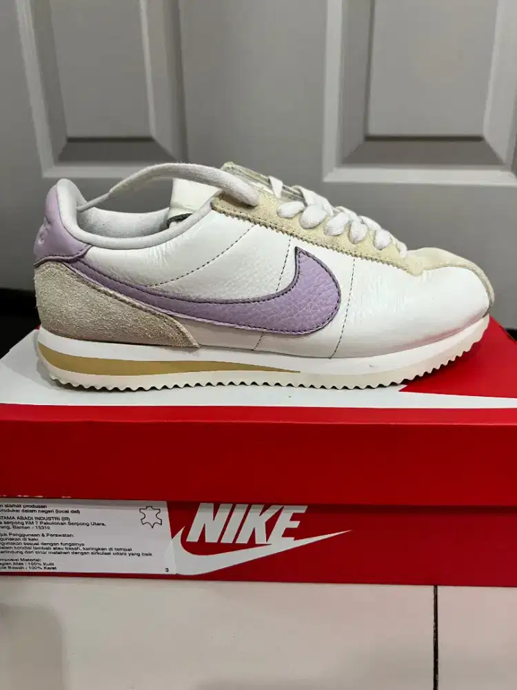 Nike Cortez
SE adidas converse vans