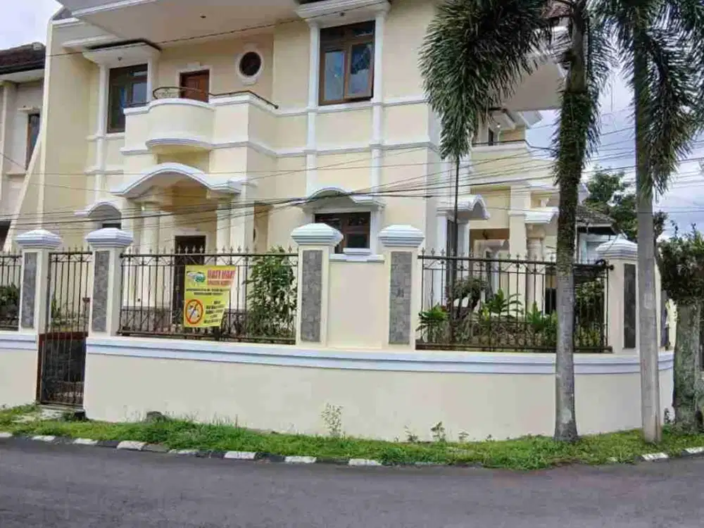 Rumah HOOK di Komplek Istana Pasteur LT 300 hanya 5 Milyar
