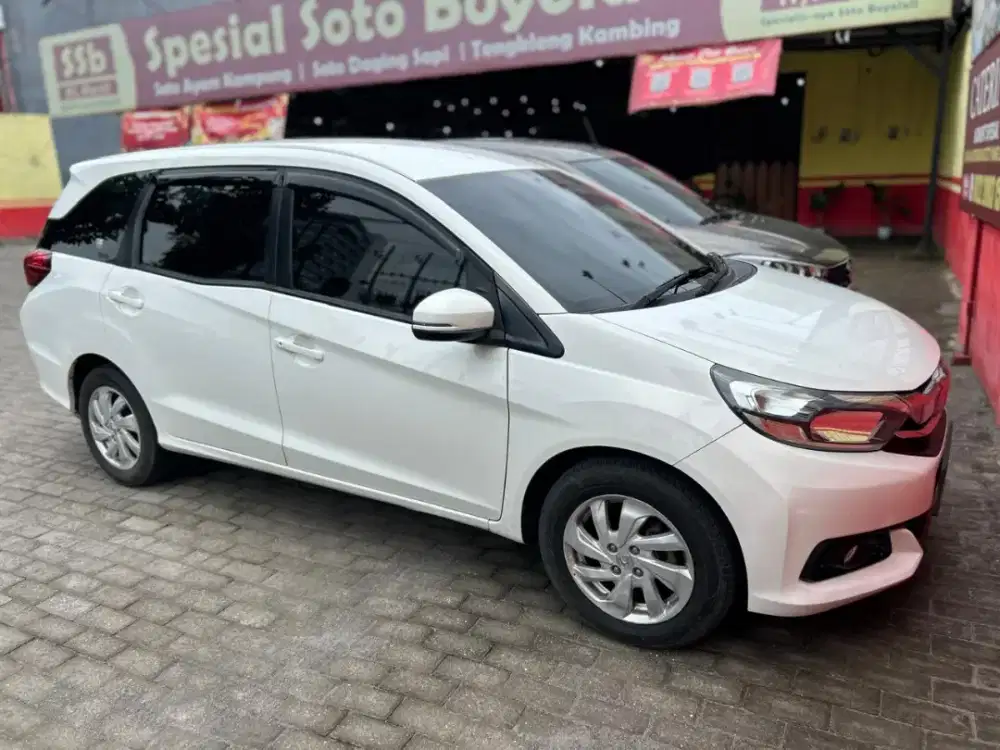 Honda Mobilio '18 putih AT no pol L