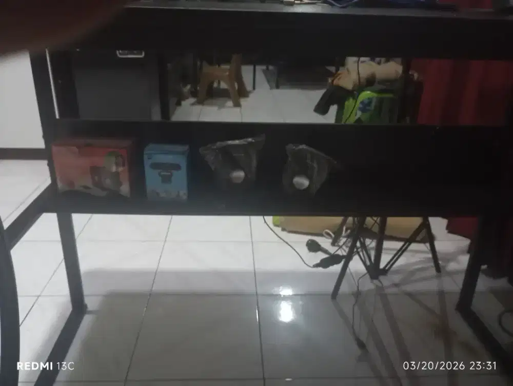 Meja kursi game+ lampu dan mic dan webcame