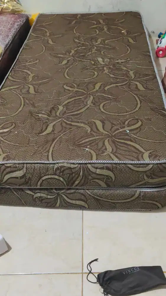 Kasur tidur coklat
