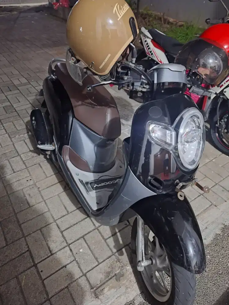 SCOOPY STAYLISH BLACK 2017