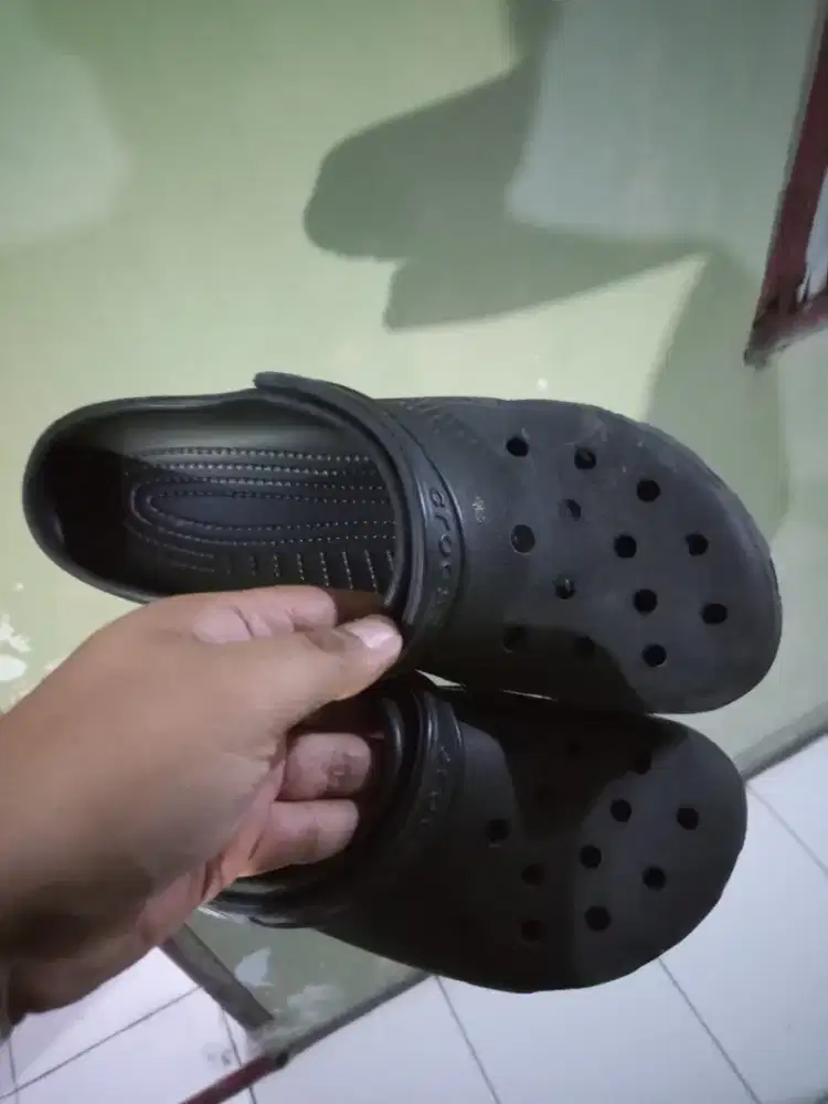 Crocs classic Hitam