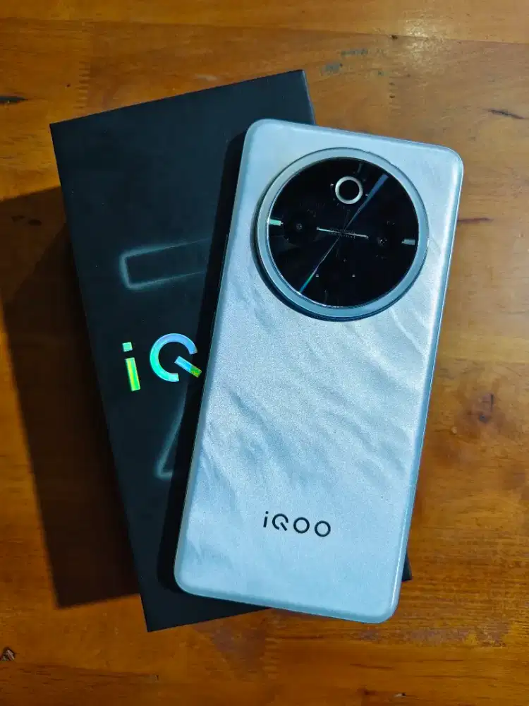 Iqoo Z10 5g ram 12/512gb