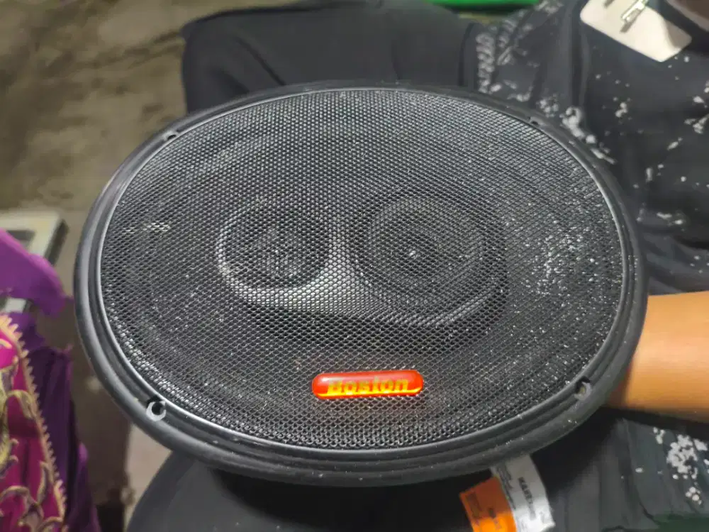 Speaker mobil oval merk BOSTON