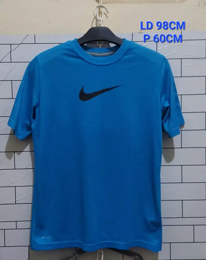 Kaos olahraga Nike slimfit