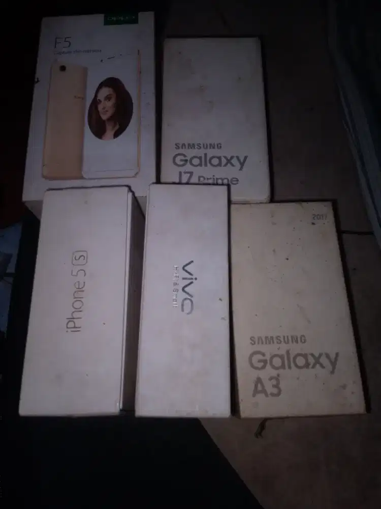 Di jual 5 bh kardus hp bermerek