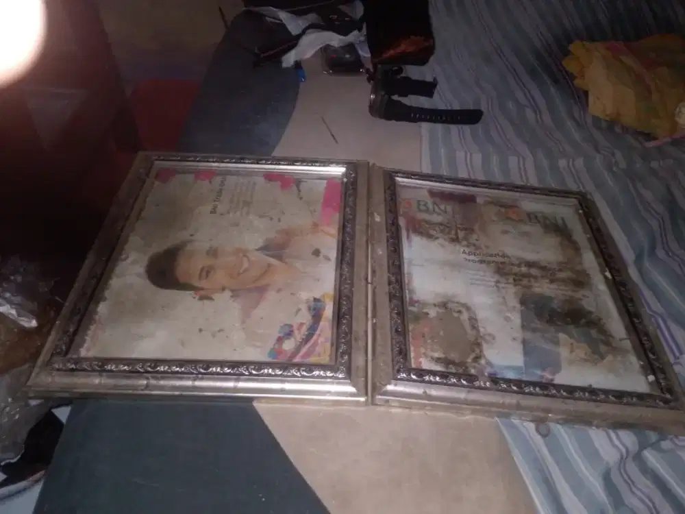 Di jual 2 bh bingkai foto ukuran sedang