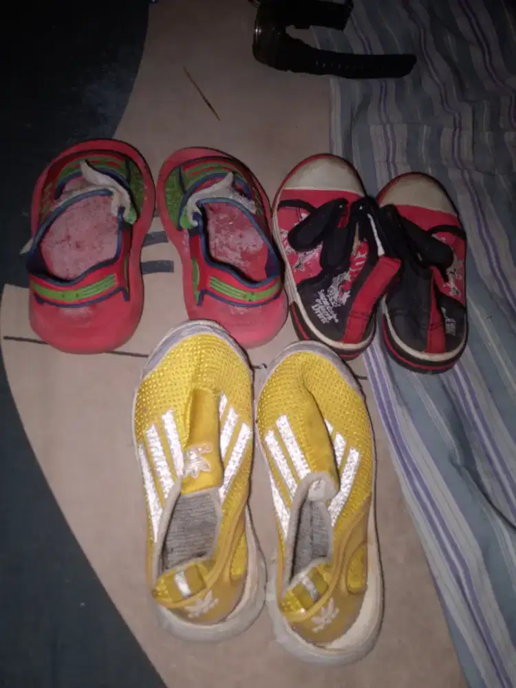 Di jual 3 mcm sepatu bayi 2 thnan lah