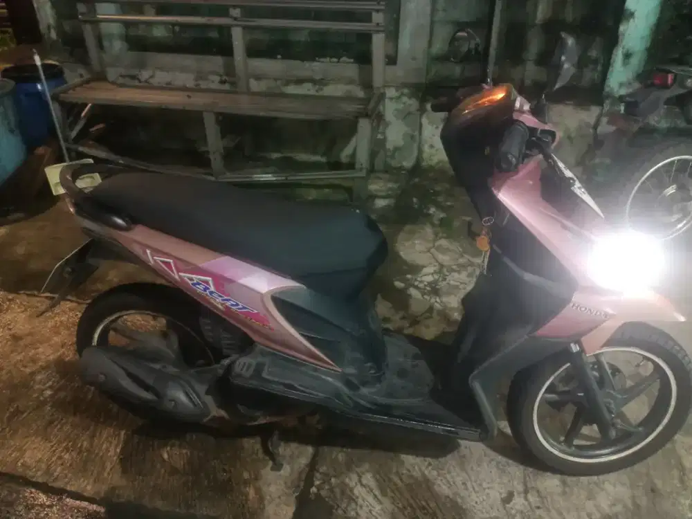 Mau jual motor beat tahun 2012 karbu