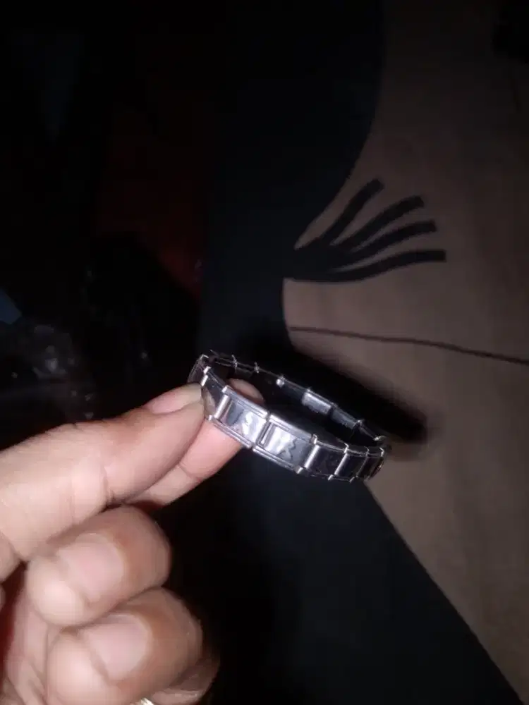 Di jual 1bh gelang besi putih merek play boy