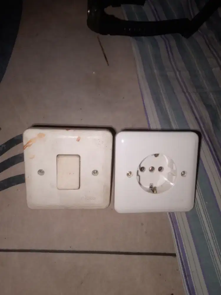Di jual 2bh stop kontak listrik lampu