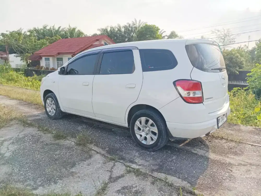 Mobil Chevrolet Spin 2014, Manual